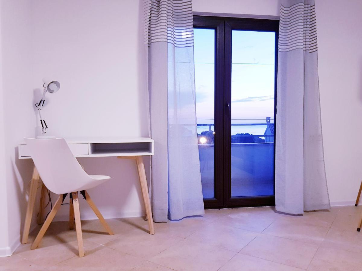 Apartment Sea View 로비니 외부 사진